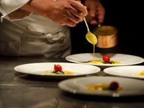 五感で感じる料理で、ゲストの期待をさらに高める