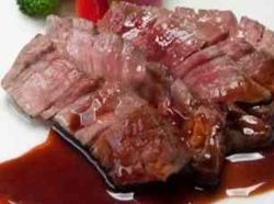 豪州産牛フィレのポアレ 赤ワインソース
