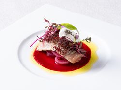 炭火で炙った中トロとベトラーヴ