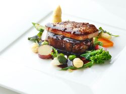 牛フィレ肉とフォアグラのソテー トリュフソース~ロッシーニ風~