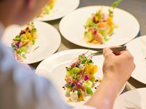 おもてなしの想いは料理を提供するタイミングにもこだわります