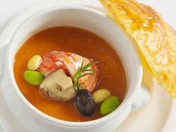 オマールビスクのスープ パイ包み焼き
鯛 鰆 とろ 烏賊いくら 蒸し鮑雲丹