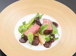 黒毛和牛イチボ肉のロースト
モリーユ茸のソース