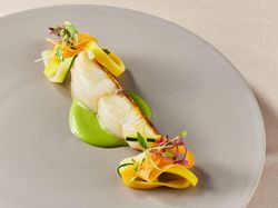 天然真鯛のポワレ 大分県産かぼすのソースヴァンブラン