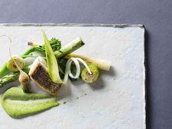 天然真鯛のポワレ
大分県産かぼすのソースヴァンブラン