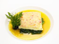 蟹を纏った平目の蒸し煮　ペルノー風味のバターソース