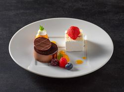 オレンジ風味のガナッシュ ウエディングケーキ