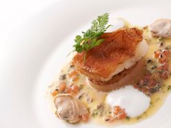 鮮魚のポアレとコキヤージュ 柚子風味のブールバチュー