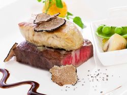 国産牛フィレ肉とフォアグラのロッシーニ プチレギュームと共に