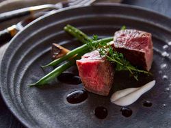 【名古屋での結婚生活スタート】フィレ肉のステーキと旬野菜/八丁味噌をアレンジした赤ワインソースとガーリッククリーム