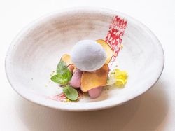 紫芋と杏子のタルトレット
鳴門金時のチップと共に