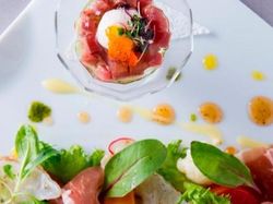 オードブルの飾り盛り 蝦夷鮑のやわらか煮 最高級ハモンイベリコベジョータ 旬の野菜と共に