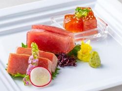 御造り
清水漁港直送 マグロ尽くし3種盛り