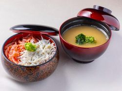 しらすと桜海老の二色丼 あおさ汁