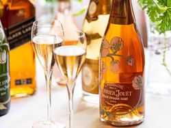 専属ソムリエのペアリングで極上の逸品に