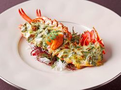 カナダ産オマール海老の葱味噌焼き 生雲丹と木の芽添え