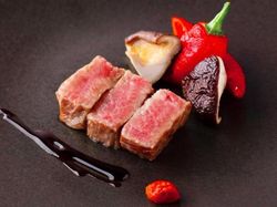 九州産黒毛和牛の網焼き 糸島の叶醤油と赤柚子胡椒