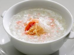 蟹肉、干し貝柱、金華ハム入りフカヒレスープ