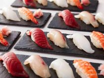 お寿司を含め、和テイストのお料理もご用意!