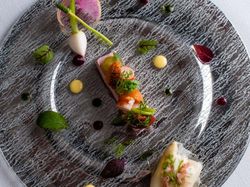 季節の食材を使ったウェルカムアミューズ