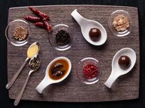 スパイス、薬味など味付けにもこだわり抜いた食材を使用