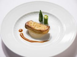 鴨のフォワグラのポワレ 大根含め煮添え 京味噌ソース