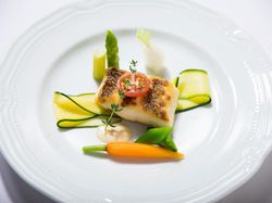 真鯛のポワレ シャンパンソース 旬の野菜と共に