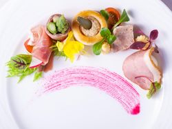 四季折々の旬を堪能できる地元食材を厳選使用。