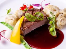 お客様がどう喜び、楽しみ、感動していただけるか熟思してご提案しております。