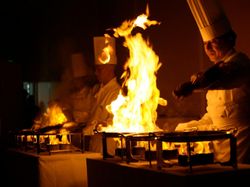 料理パフォーマンス(五感で楽しめるおいしい演出)※オプションにて30名様より承ります。