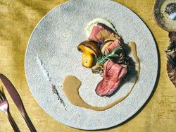 Viande
京都産黒毛和牛「京の肉」 サーロイン の藻塩焼き レフォール添え