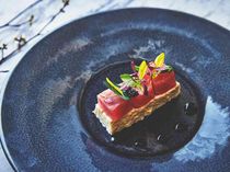 ゲストが心の底から楽しめるお時間を。
100種以上のメニューから創るオリジナルコースでおもてなし