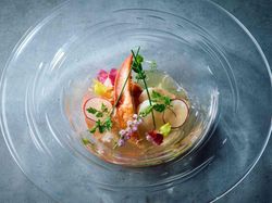 オマール海老と帆立貝のシャンタンジュレ仕立て