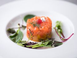 スモークサーモンのタルタル プロヴァンス風