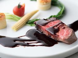 牛フィレ肉のロティ マデラワインソース