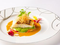 【魚料理 4種】
昆布じめした真鯛のポアレ ズッキーニムースと和風のソース