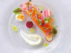 富士宮くぬぎ鱒のミキュイ 根菜のドレスに包まれて