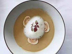 長谷川農産マッシュルームのクーリ 生ハムのフラン