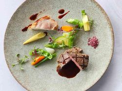 静岡育ち和牛フィレ肉のグリルと富士いきいき豚のロースト