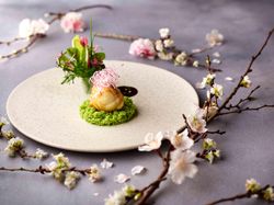 ふぐのソテー 若菜色のクスクス添え