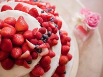 お出しした瞬間、ゲスト全員が笑顔になれるような
世界にひとつだけの、オリジナルケーキ