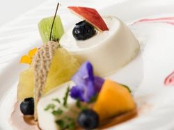 シェフ特製デザートとフルーツ
