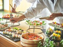 五感を刺激するライブ感あふれる料理演出