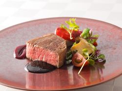 御肉料理:黒毛和牛フィレ肉のポワレ ソースペリグー
