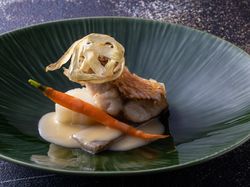 甘鯛のポワレ
リーキと根菜のブレゼ ブールブラン 柚子の香り