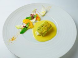 天然真鯛のポワレ ハーブのクルート
爽やかな柑橘の香りのベルモット・ソース