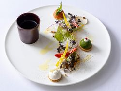 Kubotsuが厳選する旬野菜のシーザー風サラダ