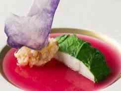 【魚料理】平目の白ワイン蒸し オマール海老、チョリソーのリゾット ビーツのコキヤージュ・ソース シャドークイーンのクリスタルチップス添え