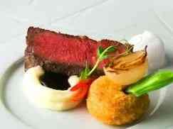 【肉料理】牛ロースのロースト カフェドパリ風 カマンベールを練りこんだシルキーポムピューレ トリュフ醤油のフォームと共に