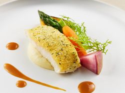 魚介のムースを纏ったヒラメのポワレ
ノイリー酒のソース